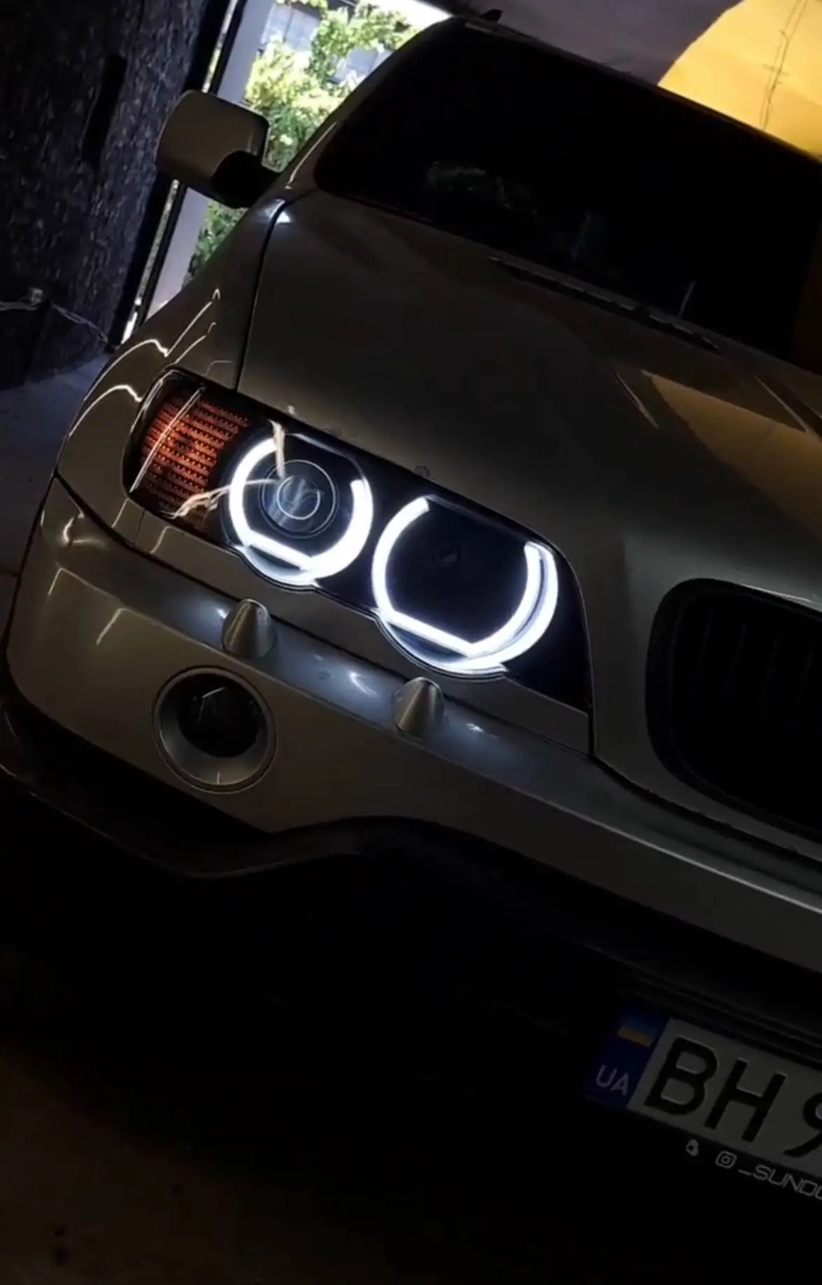 BMW X5 E53: Класичні Angel Eyes із заміною кілець на світлодіодні