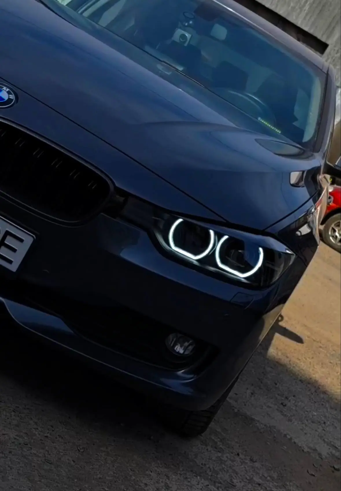 BMW F30 із заміненим склом фар